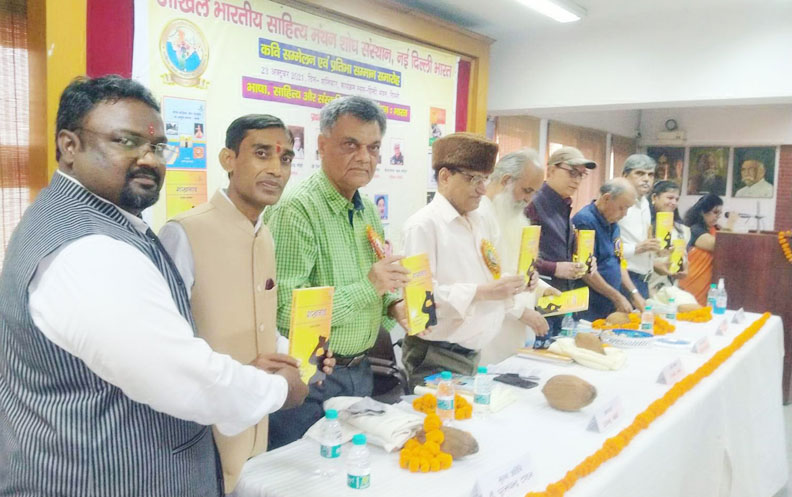 शिक्षक देवेश कुमार की पुस्तक शंखनाद दिल्ली में विमोचित