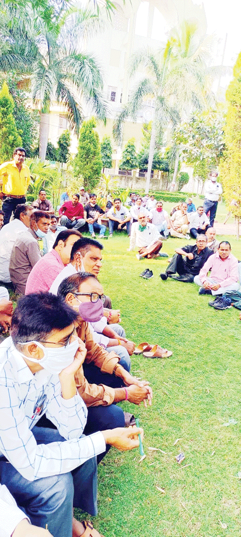 रविवि के कर्मचारी 11 नवंबर से करेंगे अनिश्चितकालीन हड़ताल