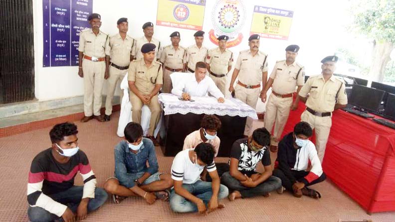 स्कूलों में चोरी करने वाले 6 गिरफ्तार