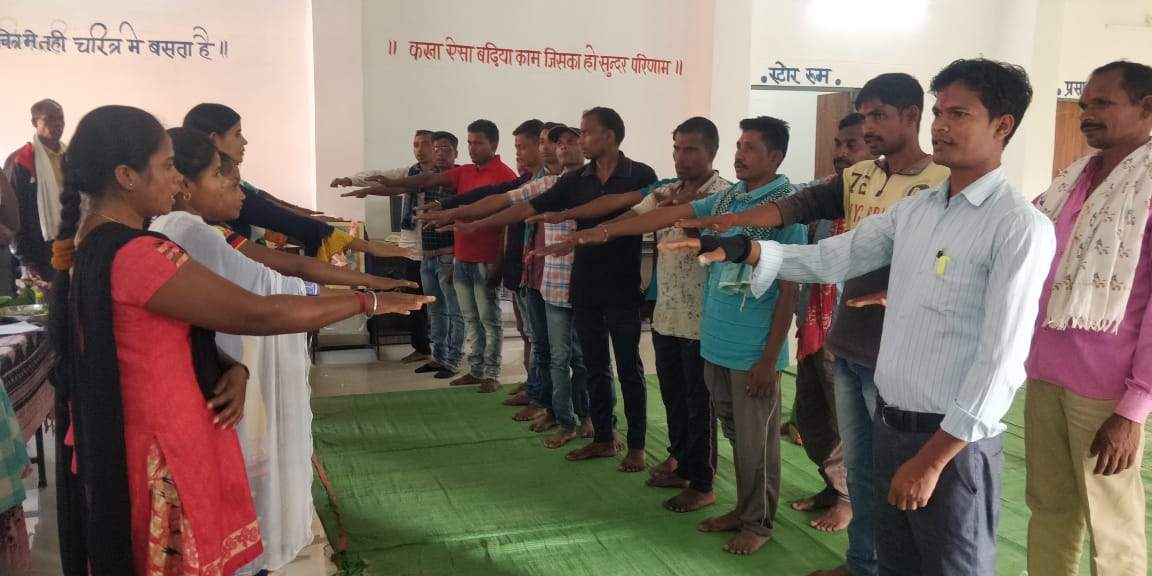 चैतन बने छोटेडोंगर के अध्यक्ष, सचिव की जिम्मेदारी खेमेश को लघु वेतन शासकीय चतुर्थ वर्ग कर्म. संघ के छोटेडोंगर शाखा का  गठन