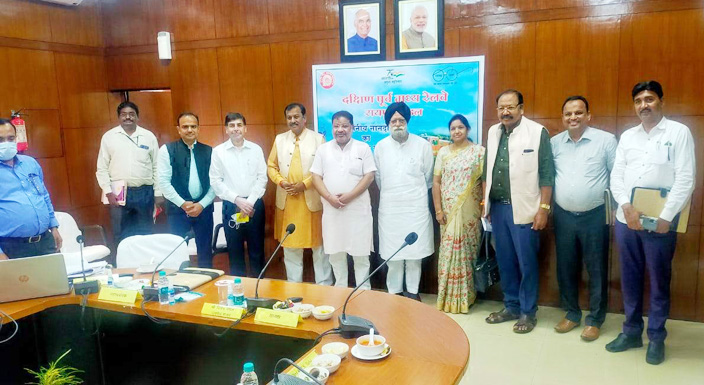 नए रेल लाइन व यात्री सुविधाओं पर चर्चा