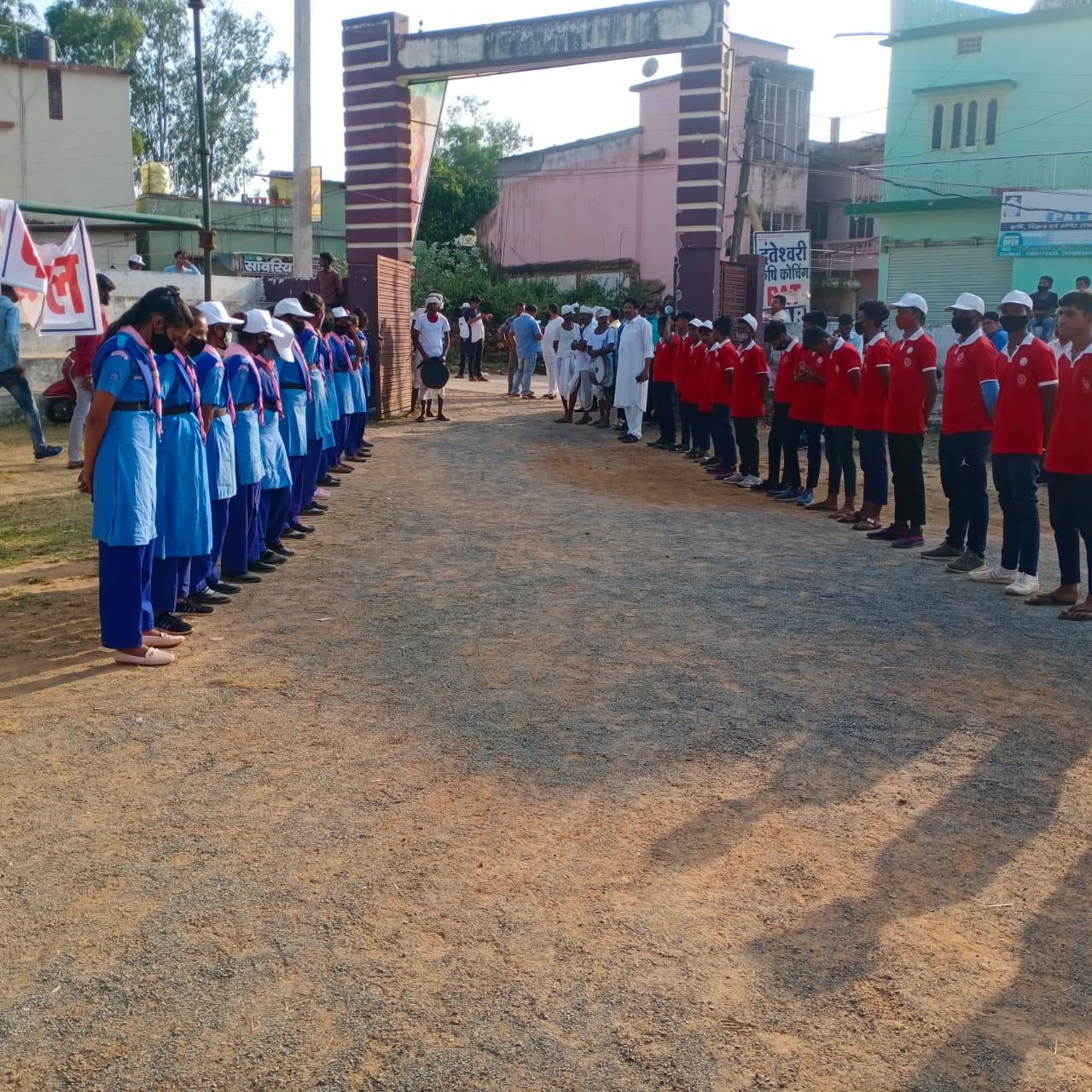 एनएसएस के छात्र-छात्राओं ने सेवा का योगदान दिया