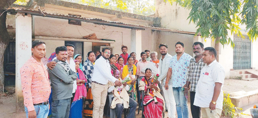 निगम ने सबसे पुराने स्वच्छता निरीक्षक मेनसिंग एवं सफाई कर्मचारी मीरा को दी सेवानिवृत्ति पर विदाई