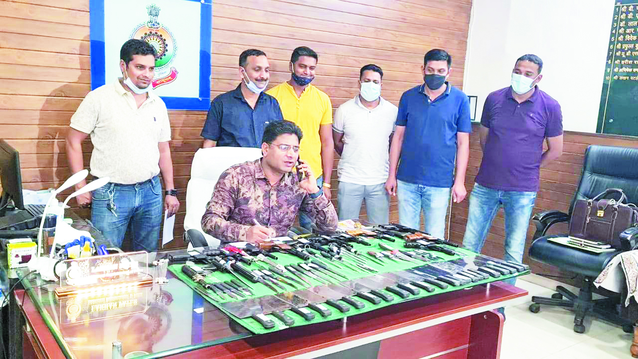 ऑनलाइन शॉपिंग से चाकू-एयर पिस्टल मंगवाने वालों पर पुलिस की नजर