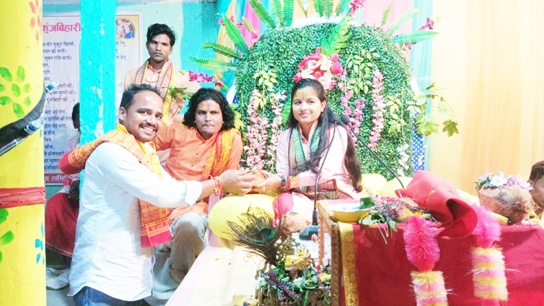 भागवत कथा सुनने पहुंचे जनप्रतिनिधि