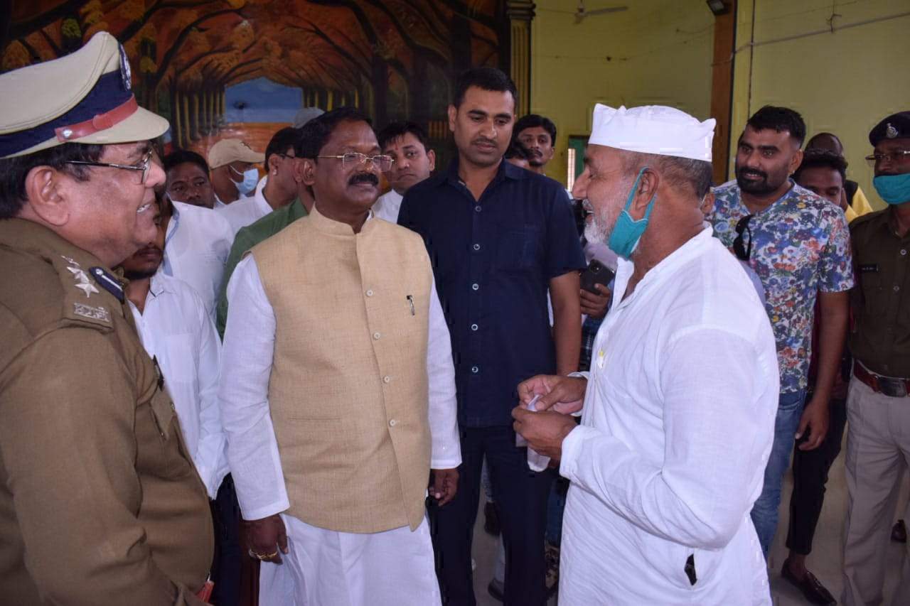 खाद्य मंत्री ने किया केंद्रीय जेल का निरीक्षण