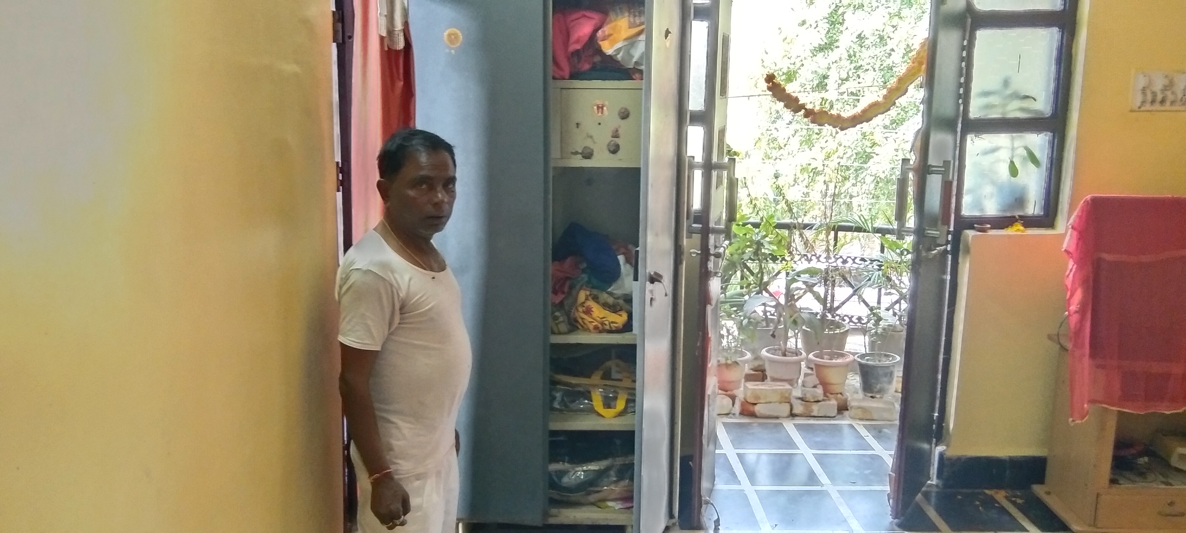 दिवाली की रात व्यापारी के घर से लाखों के जेवरात पार दिवाली की रात व्यापारी के घर से लाखों के जेवरात पार