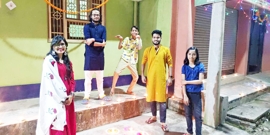 धूमधाम से मनी दिवाली