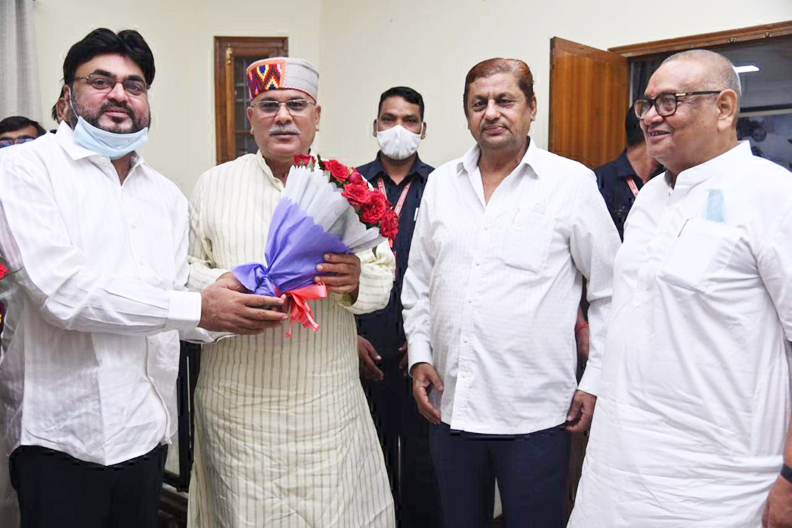 सीएम से मिले ट्रांसपोर्टर, जताया आभार