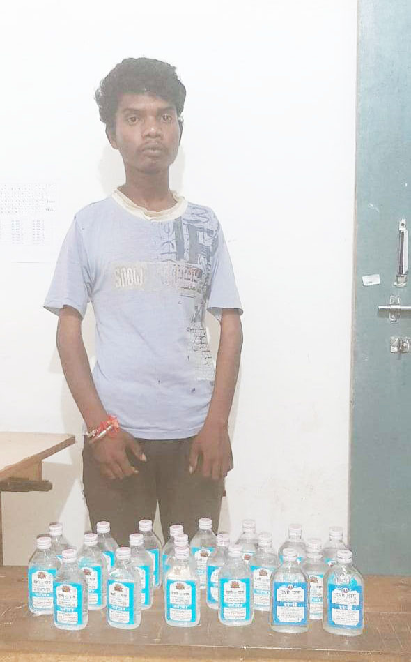 महाराष्ट्र की शराब के साथ एक पकड़ाया महाराष्ट्र की शराब के साथ एक पकड़ाया