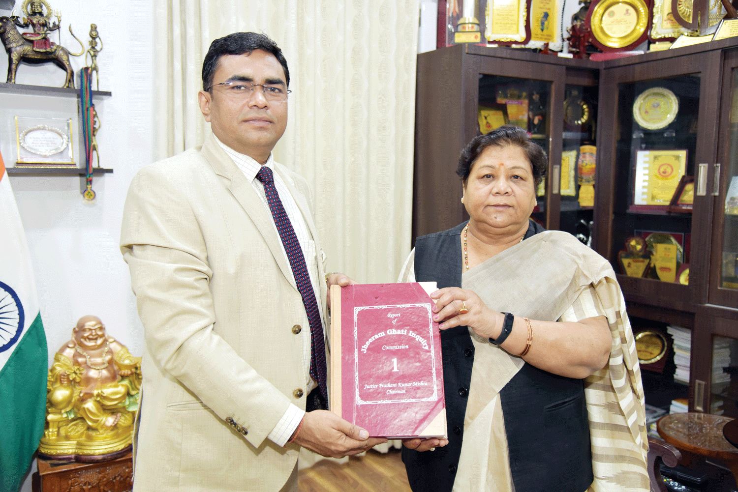 राज्यपाल को झीरम घाटी जांच आयोग की रिपोर्ट सौंपी गई