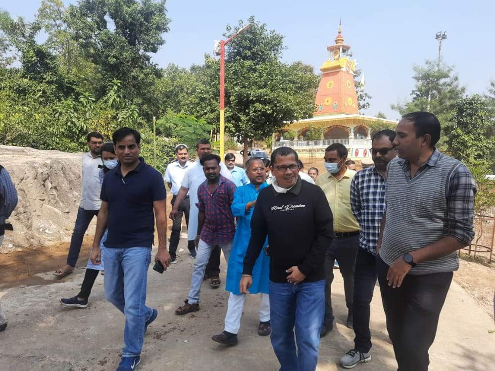 कलेक्टर-एसपी ने छठ घाटों में तैयारियों का लिया जायजा