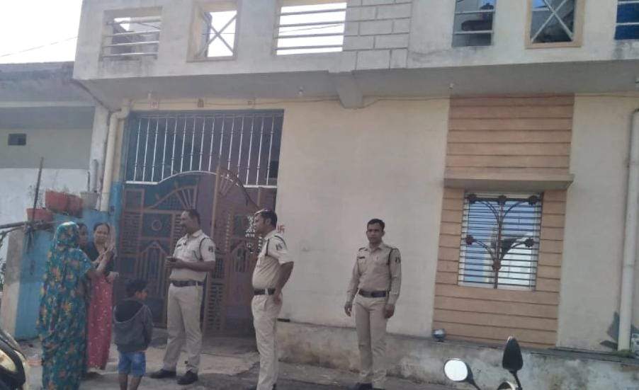 भाई दूज मनाने गई महिला के मकान से लाखों के जेवर-नगदी पार