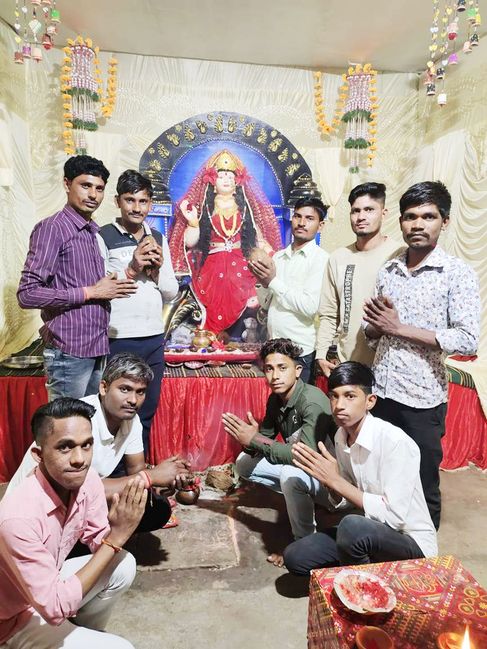 दीपावली पर लक्ष्मी प्रतिमा स्थापित कर पूजा-अर्चना, विसर्जित