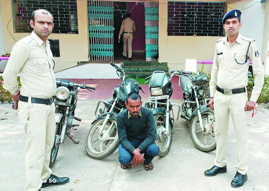 मोटरसायकल चोर गिरोह का एक आरोपी गिरफ्तार मोटरसायकल चोर गिरोह का एक आरोपी गिरफ्तार
