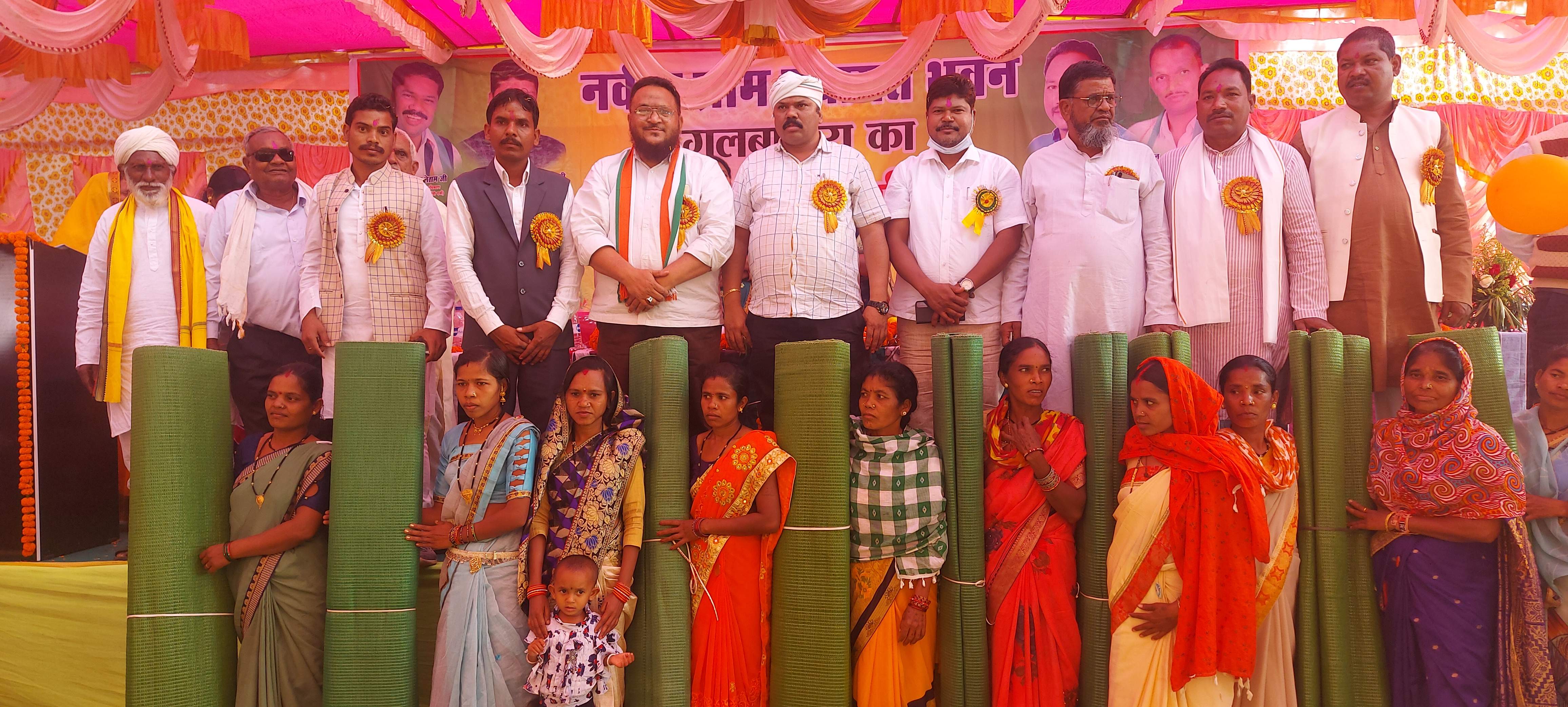 पंचायत भवन का उद्घाटन, विकास कार्यों के लिए विधायक ने दिये 5 लाख