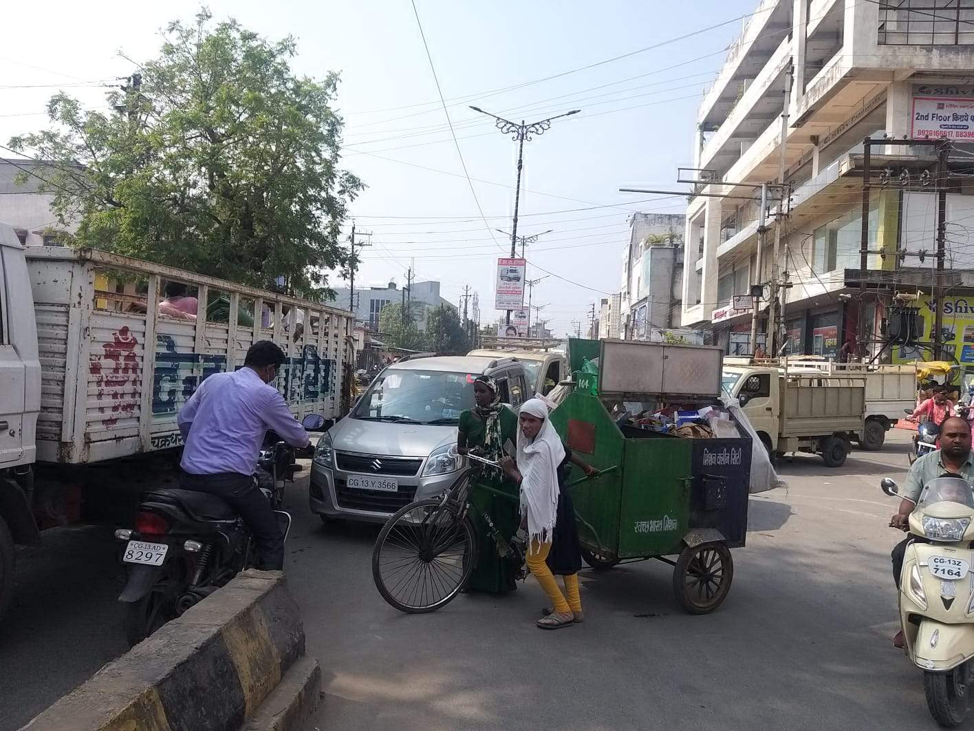 शहीद चौक में लगा लंबा जाम