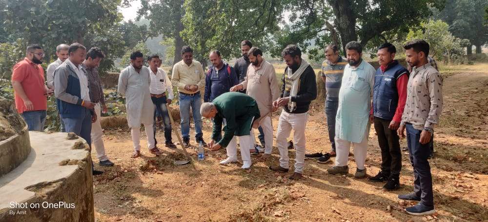 डामरीकृत सडक़ निर्माण का भूमिपूजन, स्वास्थ्य मंत्री का जताया आभार