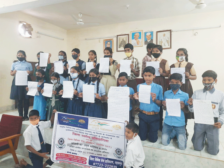 जिला स्तरीय निबंध प्रतियोगिता में बृजराज स्कूल प्रथम