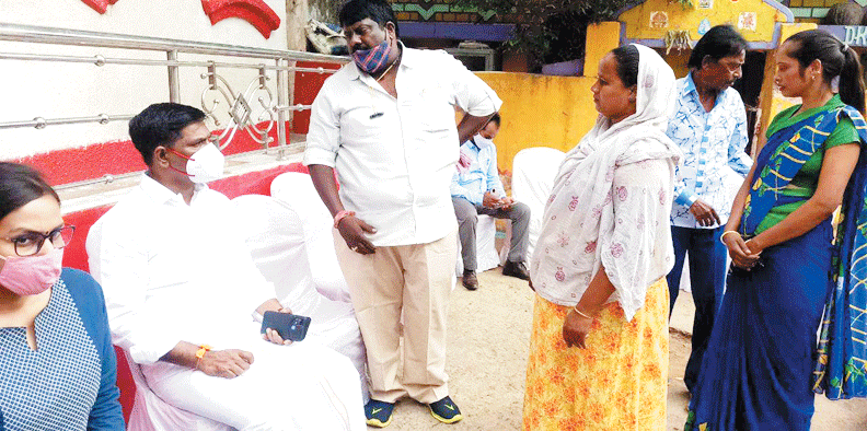 राष्ट्रीय सफाई कर्मचारी आयोग के अध्यक्ष ने सफाई कर्मचारियों से मुलाकात कर लिया जायजा राष्ट्रीय सफाई कर्मचारी आयोग के अध्यक्ष ने सफाई कर्मचारियों से मुलाकात कर लिया जायजा