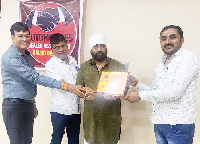 स्वाधीन बने ऑटोमोबाइल डीलर एसो. के जिला अध्यक्ष स्वाधीन बने ऑटोमोबाइल डीलर एसो. के जिला अध्यक्ष