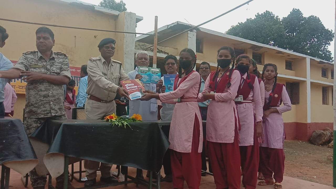 शामपुर में छात्र-छात्राओं की मांग तीन दिन के भीतर हुई पूरी