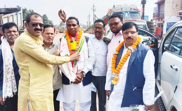 आदिवासी कांग्रेस प्रदेश के प्रथम नगर आगमन पर स्वागत
