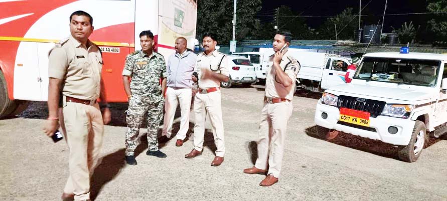 शहर के चप्पे-चप्पे पर बस्तर पुलिस की निगाह शहर के चप्पे-चप्पे पर बस्तर पुलिस की निगाह