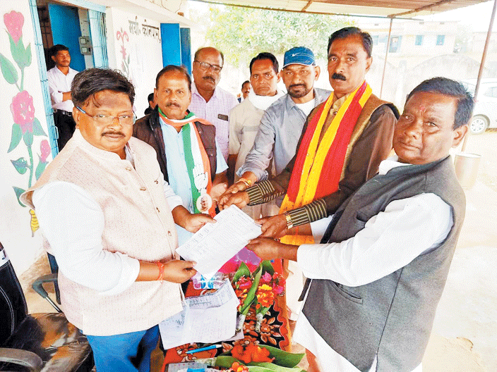 विधायक मिंज को अन्न उत्पादक संघ फरसाबहार ने सौंपा ज्ञापन