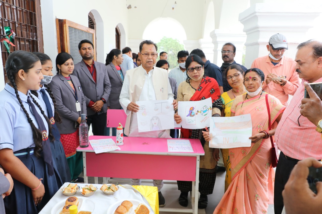 बच्चों ने बनाए मॉडल और पारंपरिक पकवान बच्चों ने बनाए मॉडल और पारंपरिक पकवान