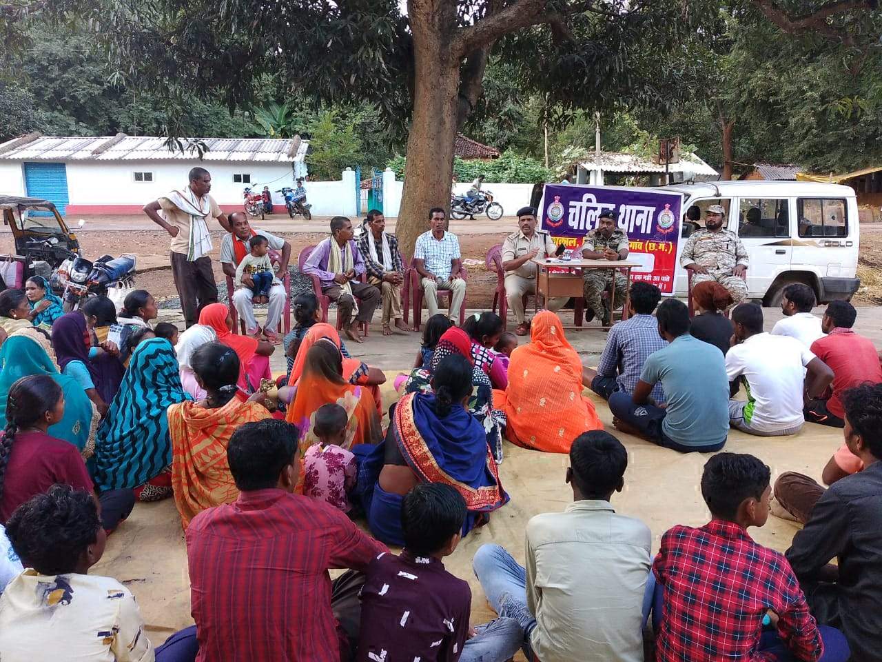 पुलिस ने 3 दिन में लगाए सात चलित थाना, ग्रामीणों को किया जागरूक