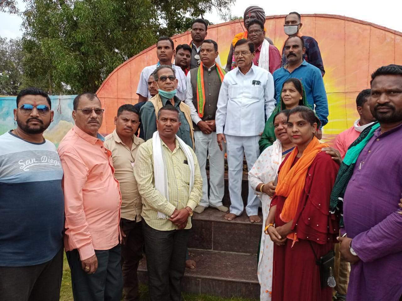 जयंती पर बिरसा मुंडा को किया नमन जयंती पर बिरसा मुंडा को किया नमन
