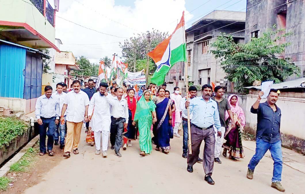 महंगाई के खिलाफ कांग्रेस की जनजागरण पदयात्रा