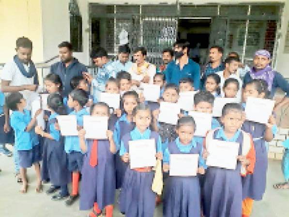 अनुदान प्राप्त स्कूल को बंद कर शासकीय स्कूल खोलने की मांग अनुदान प्राप्त स्कूल को बंद कर शासकीय स्कूल खोलने की मांग