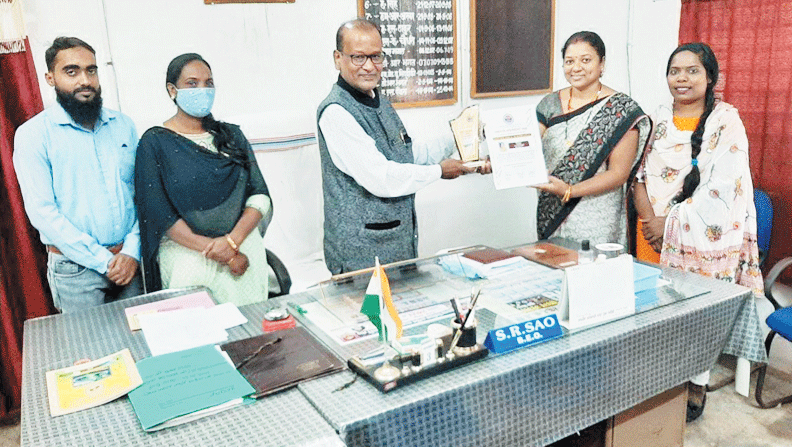 कोरोना काल में उत्कृष्ट कार्य करने वाली शिक्षिका रजनी सम्मानित