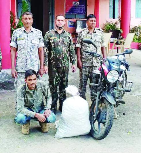 बाइक से गांजा तस्करी, यूपी का 1 बंदी