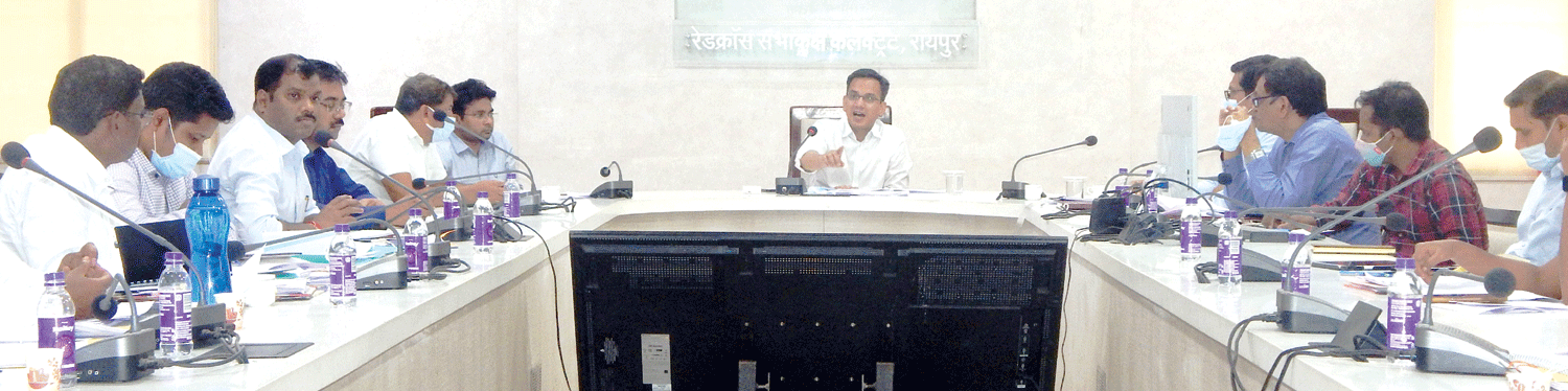  राजस्व अधिकारी संवेदनशीलता से विभागीय कार्य प्रणाली को  संचालित करें-कलेक्टर