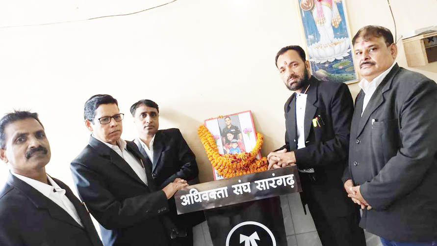 शहीद विप्लव त्रिपाठी को अधिवक्ता संघ ने दी श्रद्धांजलि