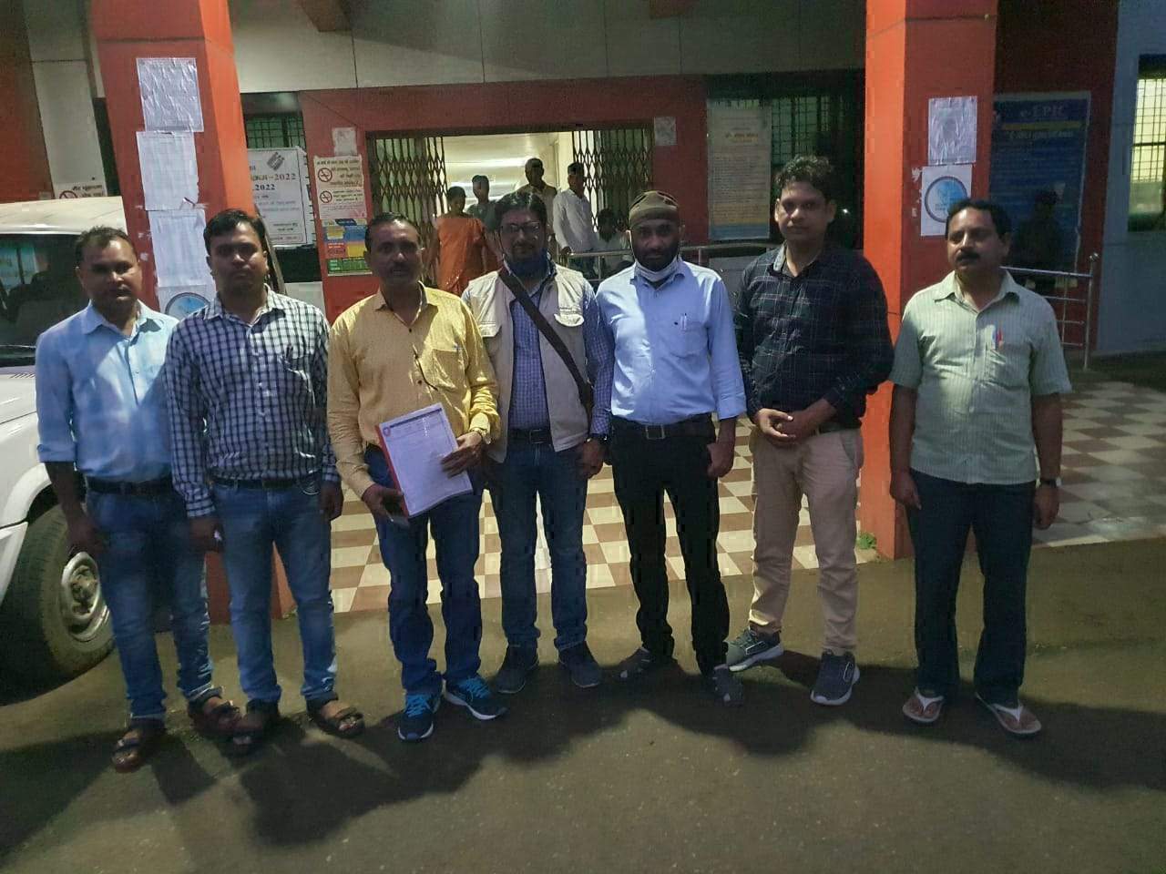 कोरोना वैक्सीनेशन से शिक्षकों को मुक्त करने की मांग