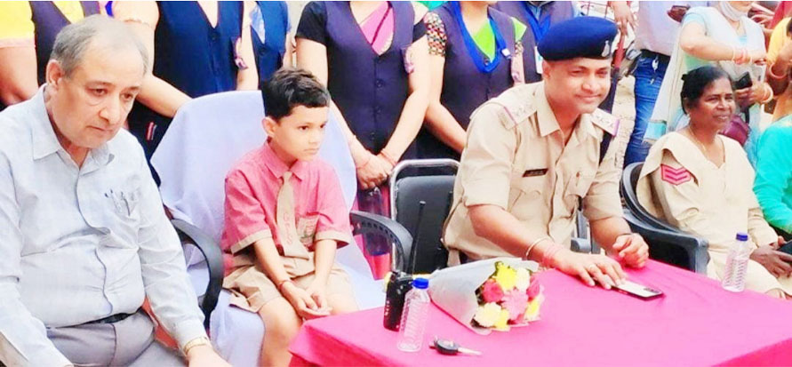 रोहन एक दिन के लिए बना खुर्सीपार थाना का बाल टीआई