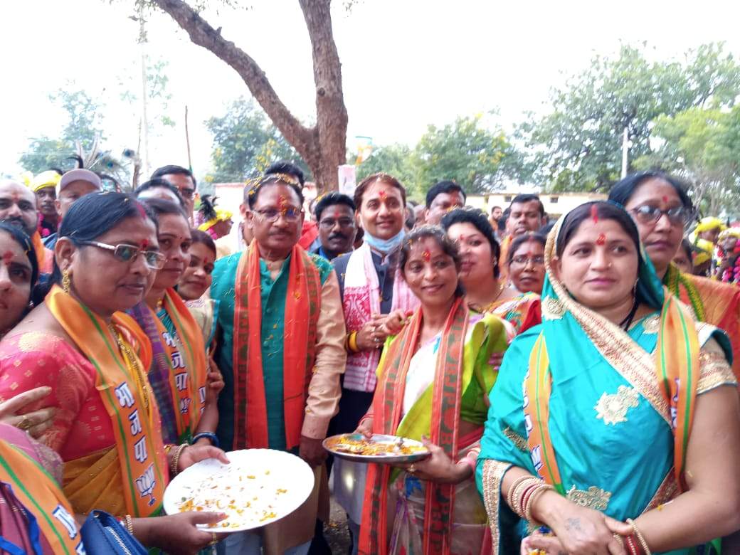 विष्णुदेव साय के दुगली आगमन पर महिला मोर्चा ने किया स्वागत विष्णुदेव साय के दुगली आगमन पर महिला मोर्चा ने किया स्वागत