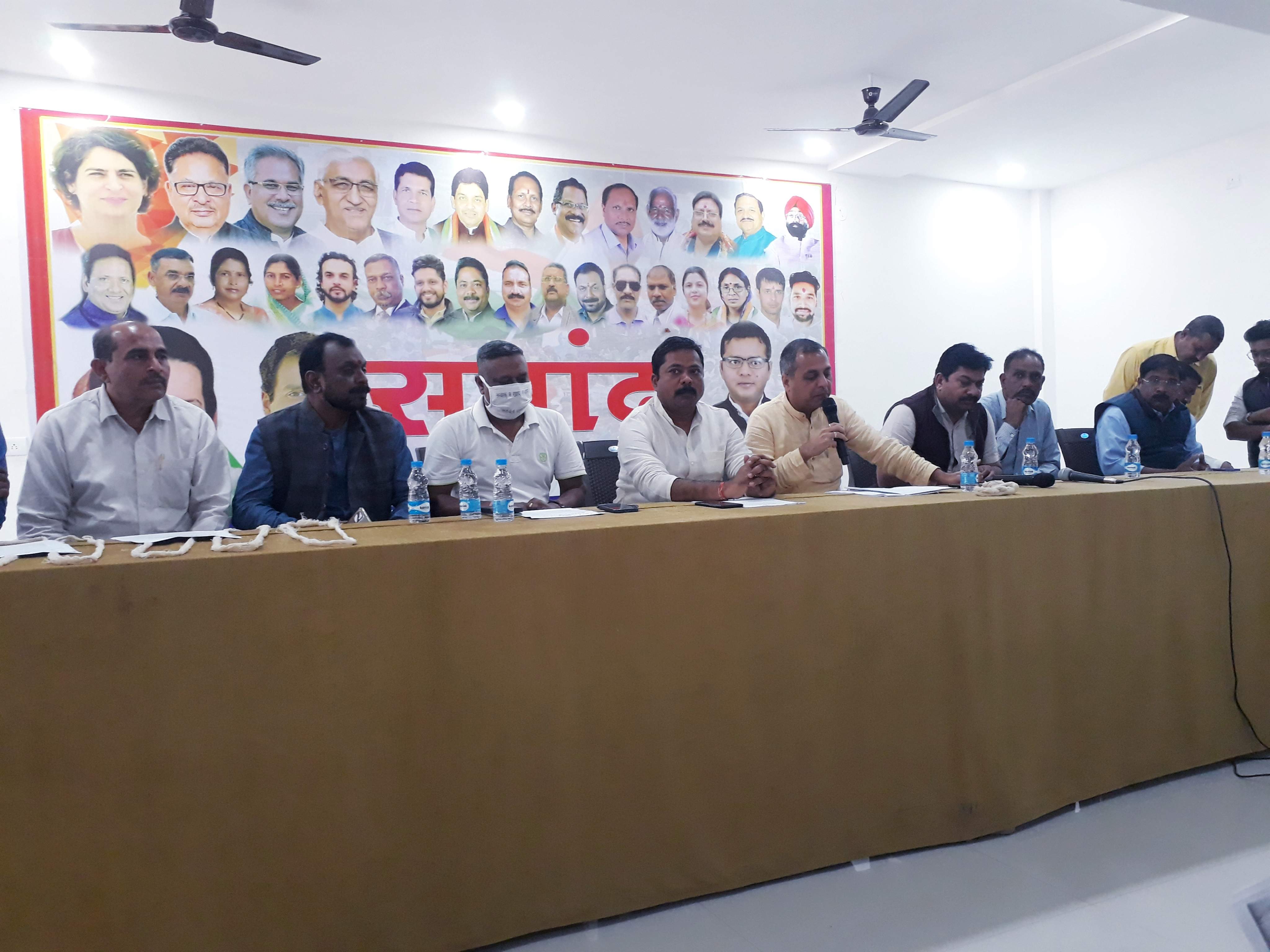 केंद्र सरकार ने टैक्स लगाकर आम जनता की कमर तोड़ दी-शैलेष