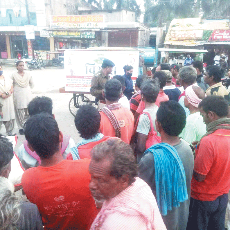   बाल सुरक्षा सप्ताह-विश्वास कार्यक्रम बस स्टैंड में लोगों को किया जागरूक