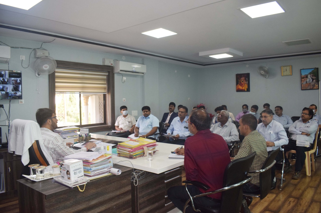 कोरोना टीकाकरण हो तेज- कलेक्टर