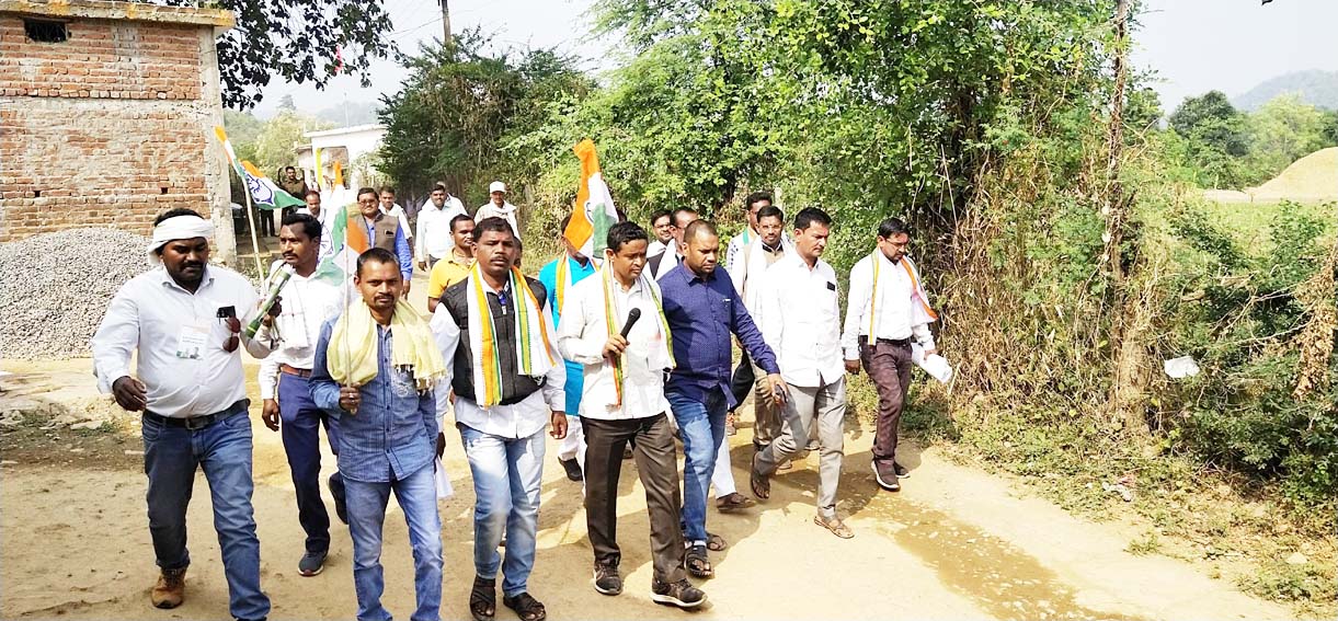 कांग्रेसियों ने केंद्र सरकार के खिलाफ निकाली जन जागरण पदयात्रा