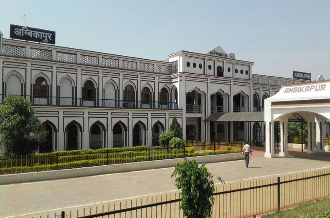 पार्किंग ठेका समाप्त होने के बाद भी अवैध वसूली, ठेकेदार और सहयोगी पर जुर्म दर्ज