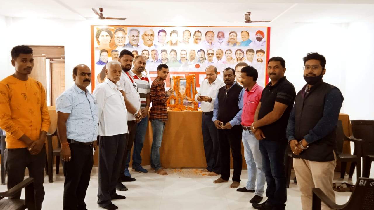 जयंती पर इंदिरा को कांग्रेसियों ने किया याद