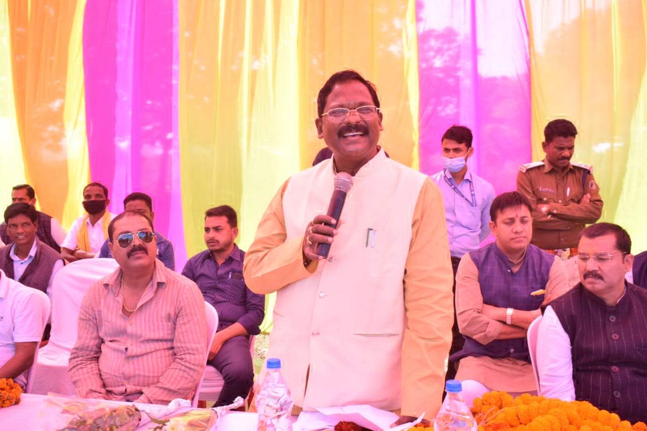 भगत ने रकेली में नए धान खरीदी केंद्र का किया उद्घाटन