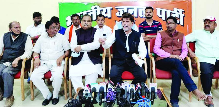 पेट्रोल-डीजल में अविलंब वैट घटाये प्रदेश सरकार, गलत नीतियों का होगा विरोध पेट्रोल-डीजल में अविलंब वैट घटाये प्रदेश सरकार, गलत नीतियों का होगा विरोध