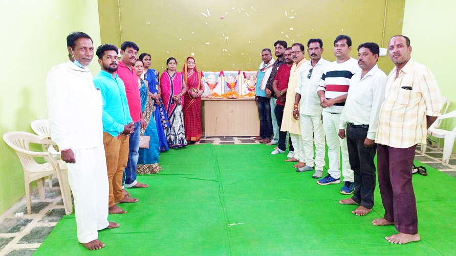 इंदिरा गांधी को किया नमन